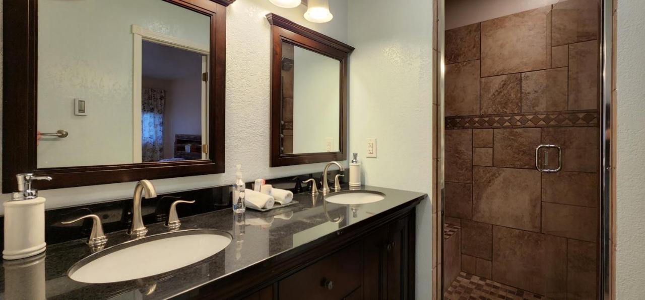 Trinity Escapes - Two Bedroom Two Bathroom Full Apartment Near Airport Anchorage Exterior foto