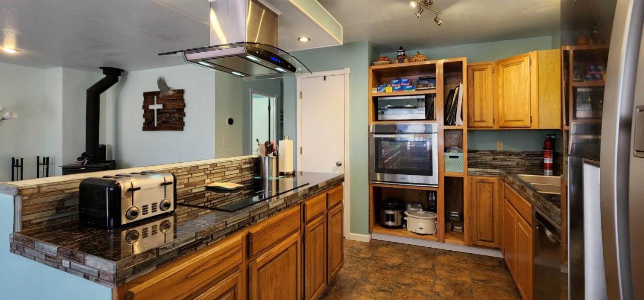 Trinity Escapes - Two Bedroom Two Bathroom Full Apartment Near Airport Anchorage Exterior foto